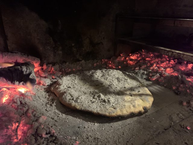 暖炉のあるイタリア田舎ライフ！薪調達の話や暖炉での料理も紹介！